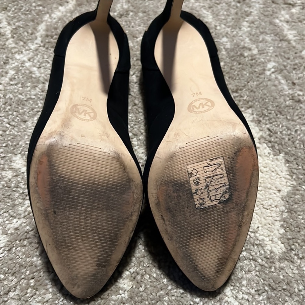 Suede Black Pumps - Picture 5 of 7